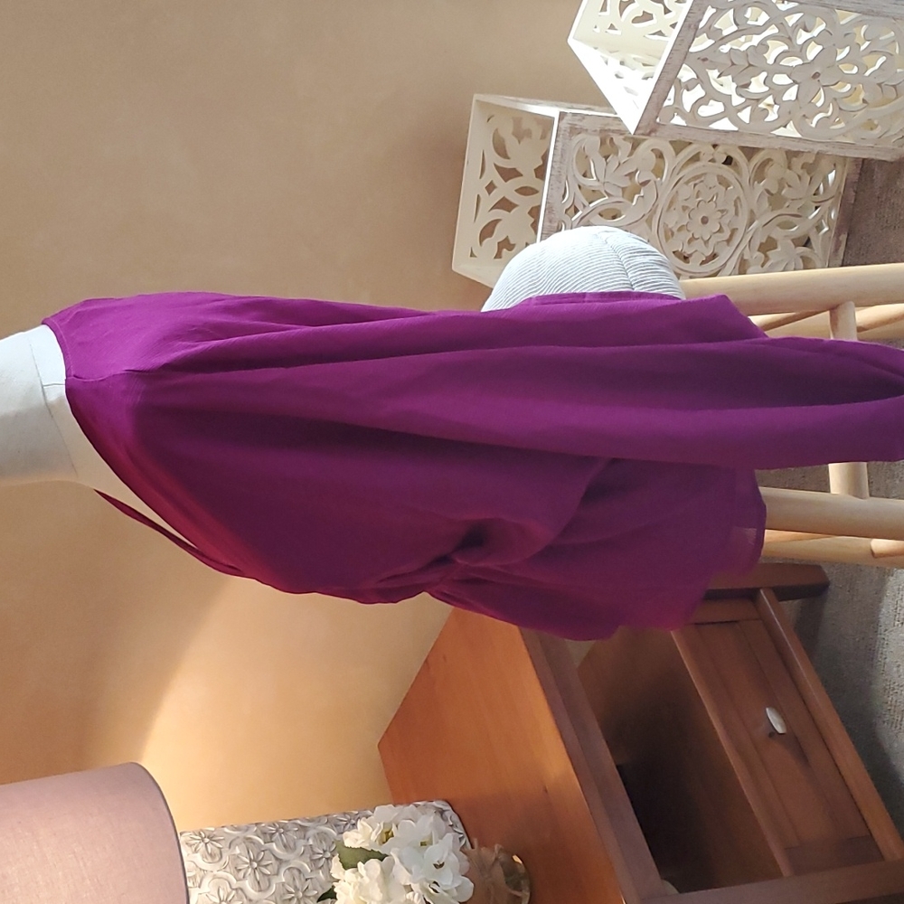 Nice magenta empire waist blouse. - Picture 3 of 7